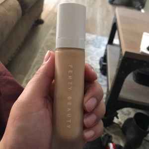 One day sale Fenty foundation 200